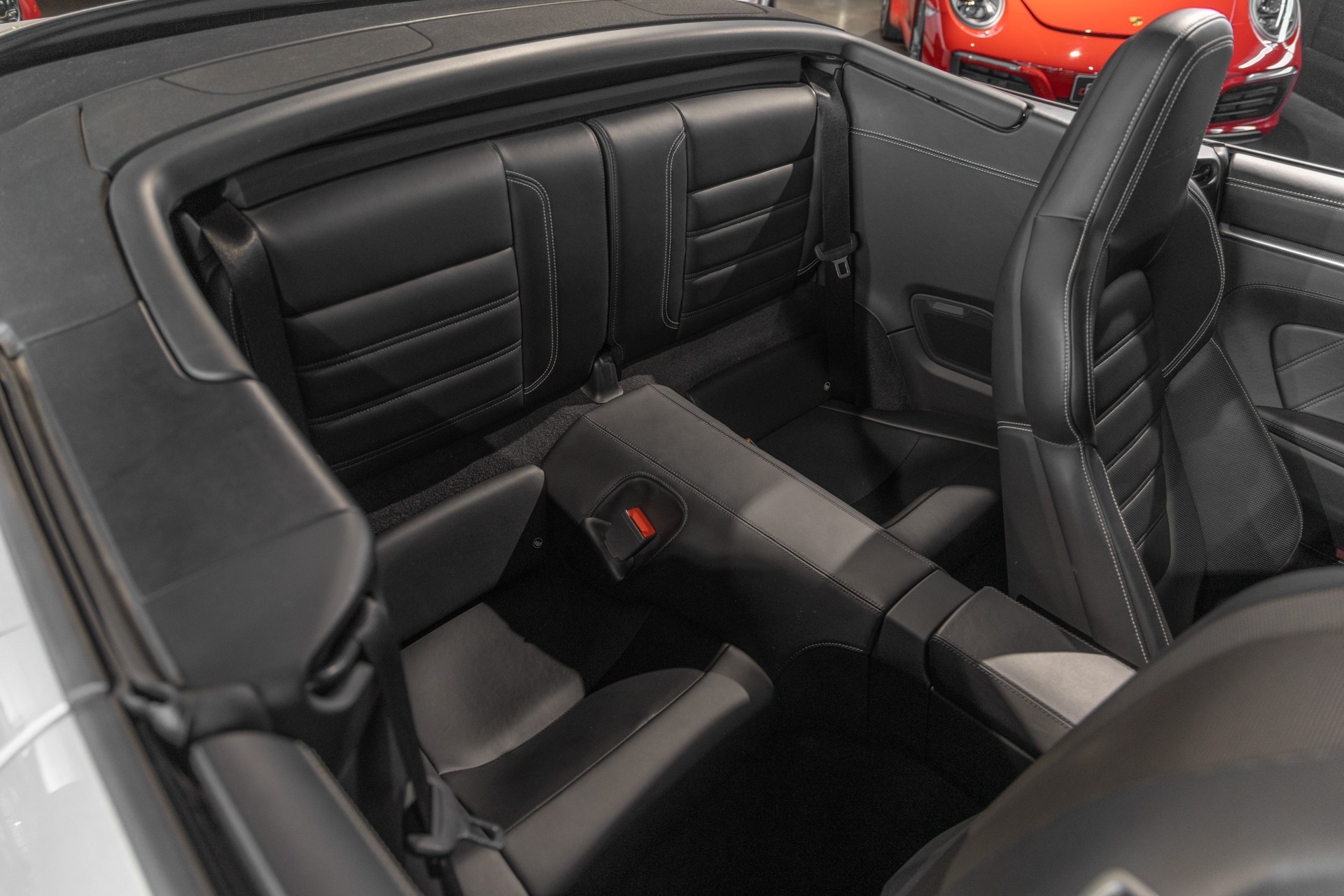 Sièges – PORSCHE – 992 Turbo S Cabriolet – 2020 – Gris Argent Gt – 31 900 km – 650 ch – Flat 6 bi-turbo – Transmission : Séquentielle – Origine Allemagne  – Privaty Cars – Recherche personnalisée de voitures de sport d’occasion près de Poitiers
