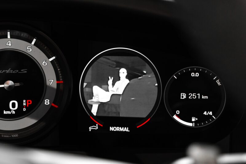 Tableau de bord – PORSCHE – 992 Turbo S Cabriolet – 2020 – Gris Argent Gt – 31 900 km – 650 ch – Flat 6 bi-turbo – Transmission : Séquentielle – Origine Allemagne  – Privaty Cars – Reprise de voitures de sport et collection dans l’Ouest de la France