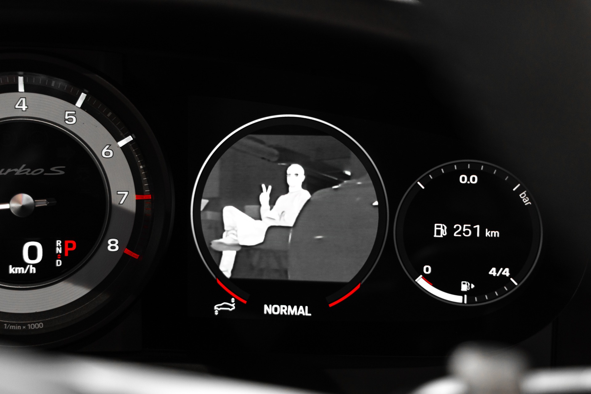 Tableau de bord – PORSCHE – 992 Turbo S Cabriolet – 2020 – Gris Argent Gt – 31 900 km – 650 ch – Flat 6 bi-turbo – Transmission : Séquentielle – Origine Allemagne  – Privaty Cars – Reprise de voitures de sport et collection dans l’Ouest de la France