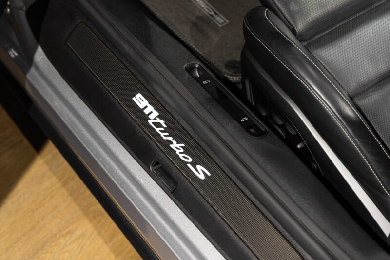 Tableau de bord – PORSCHE – 992 Turbo S Cabriolet – 2020 – Gris Argent Gt – 31 900 km – 650 ch – Flat 6 bi-turbo – Transmission : Séquentielle – Origine Allemagne  – Privaty Cars – Dépôt-vente sécurisé de véhicules de prestige proche de Nantes