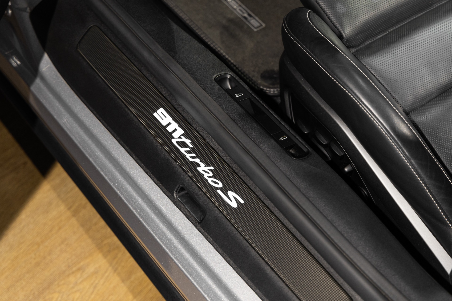 Tableau de bord – PORSCHE – 992 Turbo S Cabriolet – 2020 – Gris Argent Gt – 31 900 km – 650 ch – Flat 6 bi-turbo – Transmission : Séquentielle – Origine Allemagne  – Privaty Cars – Dépôt-vente sécurisé de véhicules de prestige proche de Nantes
