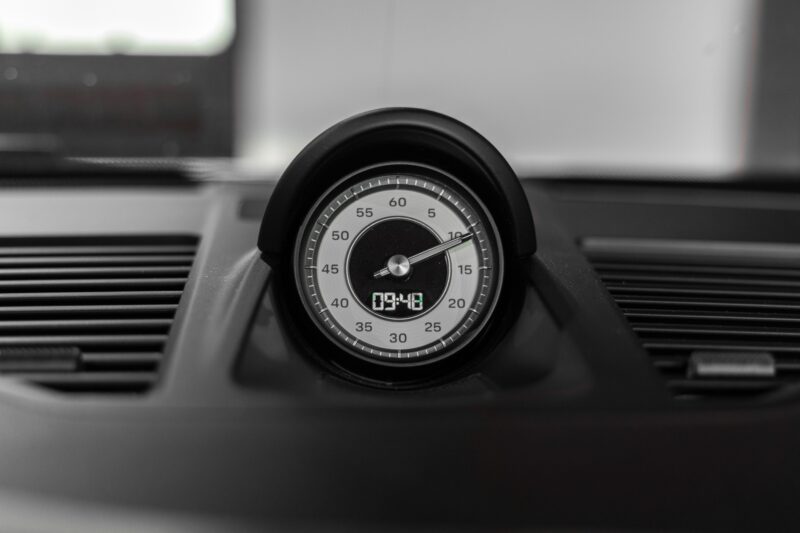 Tableau de bord – PORSCHE – 992 Turbo S Cabriolet – 2020 – Gris Argent Gt – 31 900 km – 650 ch – Flat 6 bi-turbo – Transmission : Séquentielle – Origine Allemagne  – Privaty Cars – Achat et vente de voitures de luxe d’occasion proche de Nantes