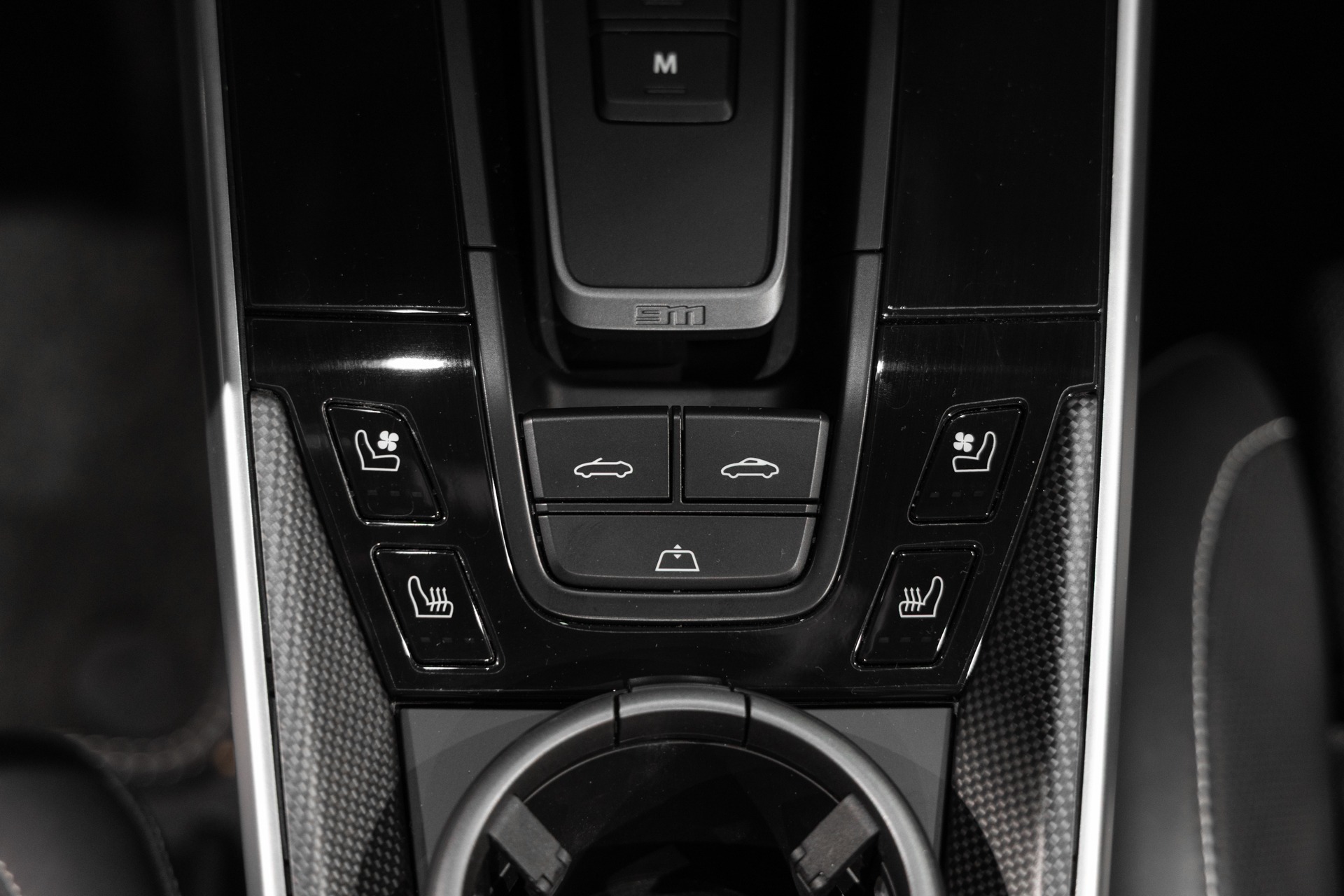 Console centrale avec commandes de climatisation – PORSCHE – 992 Turbo S Cabriolet – 2020 – Gris Argent Gt – 31 900 km – 650 ch – Flat 6 bi-turbo – Transmission : Séquentielle – Origine Allemagne  – Privaty Cars – Importation de véhicules de prestige et sportifs près de Niort