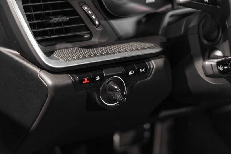 Tableau de bord – PORSCHE – 992 Turbo S Cabriolet – 2020 – Gris Argent Gt – 31 900 km – 650 ch – Flat 6 bi-turbo – Transmission : Séquentielle – Origine Allemagne  – Privaty Cars – Véhicules de sport et de luxe d’occasion dans l’Ouest de la France