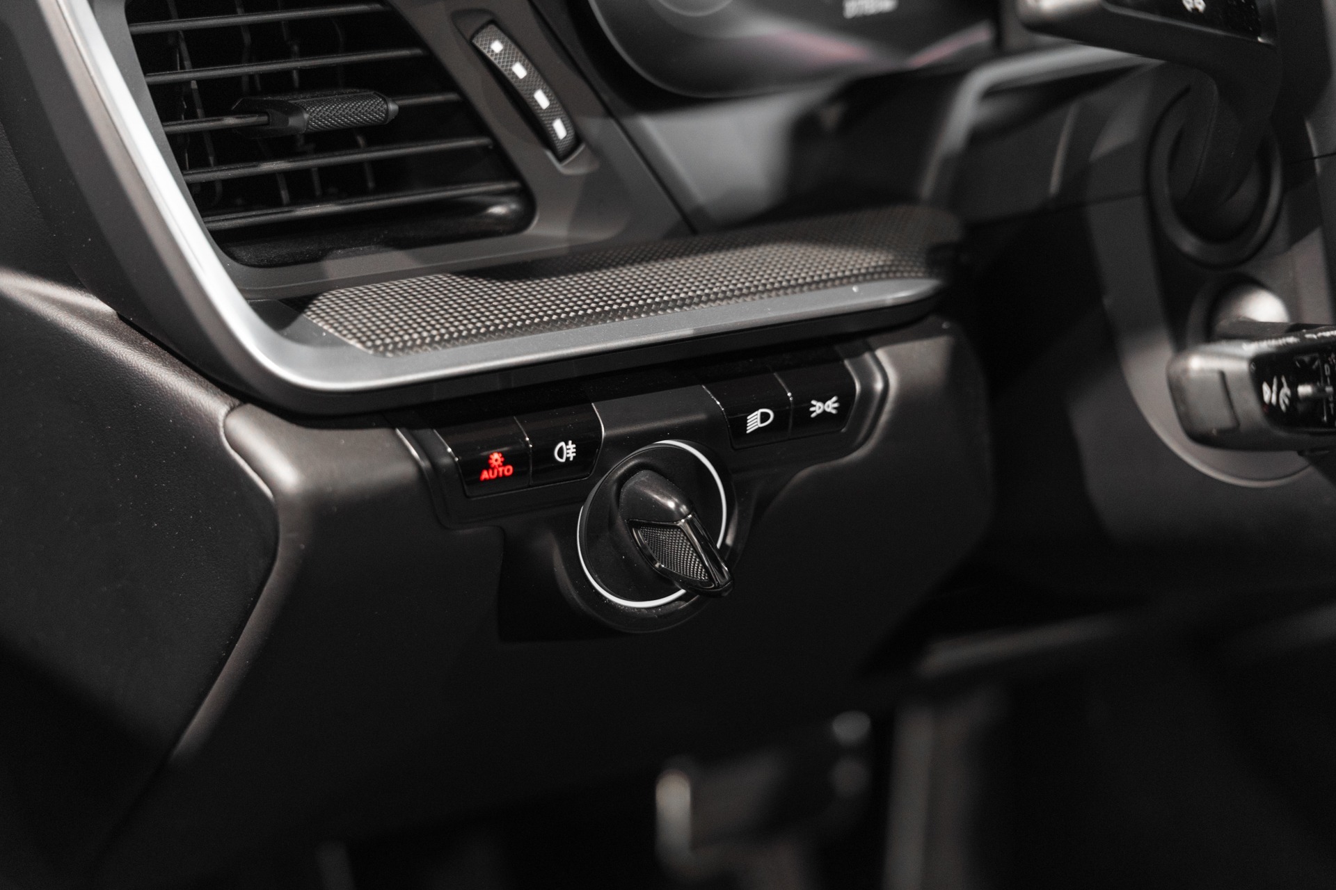 Tableau de bord – PORSCHE – 992 Turbo S Cabriolet – 2020 – Gris Argent Gt – 31 900 km – 650 ch – Flat 6 bi-turbo – Transmission : Séquentielle – Origine Allemagne  – Privaty Cars – Véhicules de sport et de luxe d’occasion dans l’Ouest de la France