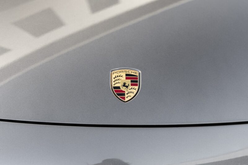 Carrosserie – PORSCHE – Cayenne – 2021 – Quarzitgrau – 51 900 km – 462 ch – V6 Turbo Hybrid – Transmission : Automatique – Origine France – Privaty Cars – Service de courtage et recherche automobile premium en Charente-Maritime