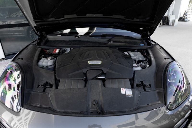 Moteur – PORSCHE – Cayenne – 2021 – Quarzitgrau – 51 900 km – 462 ch – V6 Turbo Hybrid – Transmission : Automatique – Origine France – Privaty Cars – Achat et vente de supercars d’occasion en Nouvelle-Aquitaine