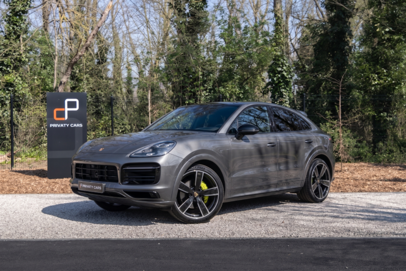 À vendre – PORSCHE – Cayenne – 2021 – Quarzitgrau – 51 900 km – 462 ch – V6 Turbo Hybrid – Transmission : Automatique – Photo principale – Origine France – Privaty Cars – Reprise cash de voitures de luxe sans obligation d’achat dans l’Ouest de la France