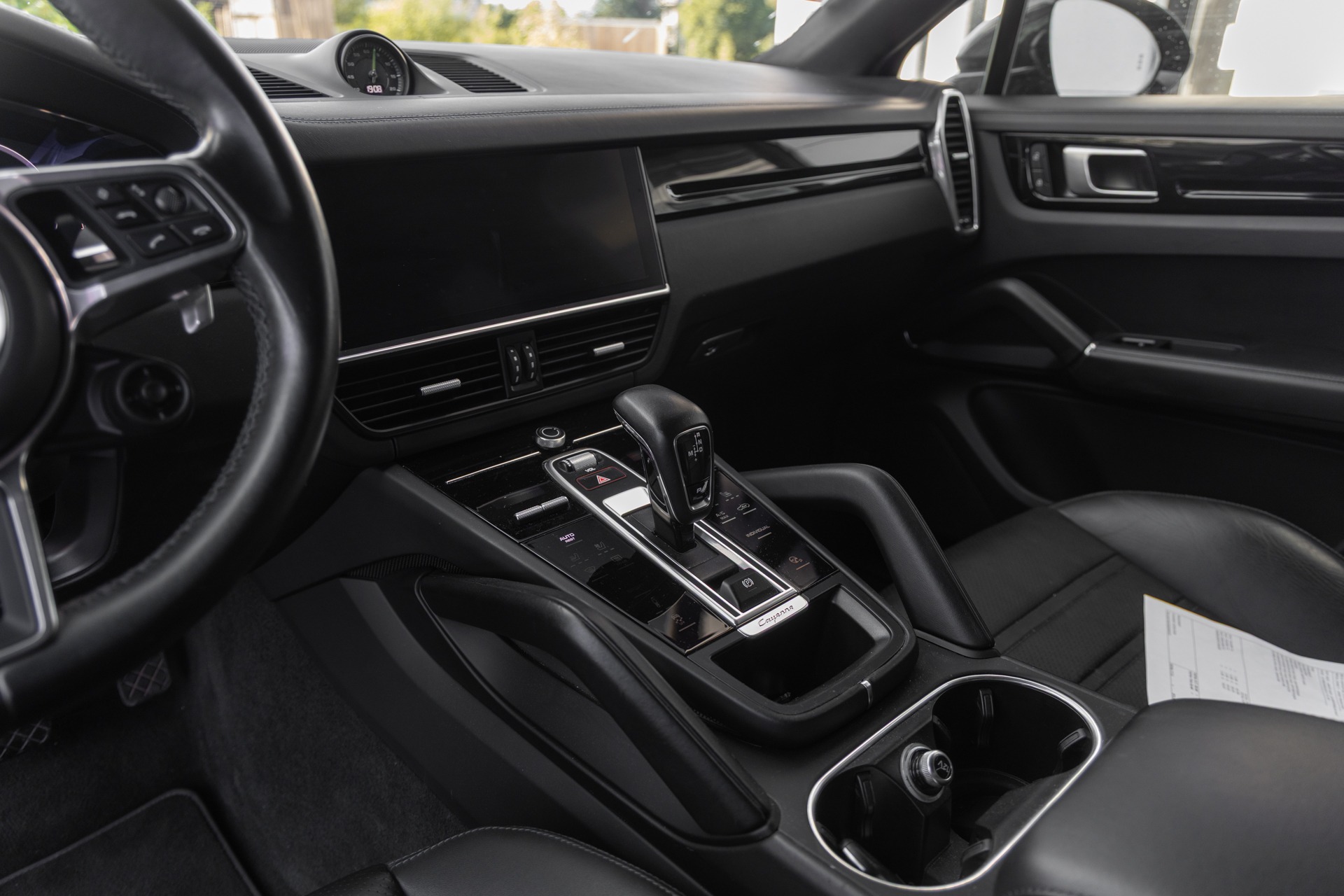 Tableau de bord – PORSCHE – Cayenne – 2021 – Quarzitgrau – 51 900 km – 462 ch – V6 Turbo Hybrid – Transmission : Automatique – Origine France – Privaty Cars – Rachat immédiat de véhicules de prestige proche de Nantes