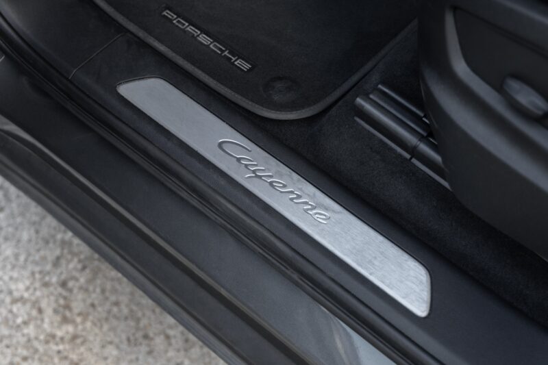 Tableau de bord – PORSCHE – Cayenne – 2021 – Quarzitgrau – 51 900 km – 462 ch – V6 Turbo Hybrid – Transmission : Automatique – Origine France – Privaty Cars – Expert des voitures de prestige d’occasion proche de Bordeaux