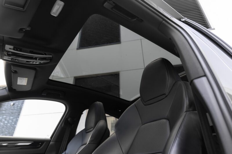 Tableau de bord – PORSCHE – Cayenne – 2021 – Quarzitgrau – 51 900 km – 462 ch – V6 Turbo Hybrid – Transmission : Automatique – Origine France – Privaty Cars – Courtage automobile PORSCHE à 2 heures de Paris en TGV