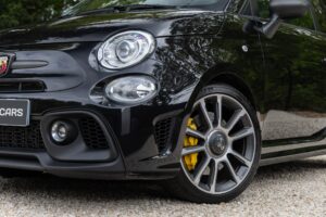 Carrosserie – ABARTH – 695C Turismo – 2023 – Noir Scorpione – 12 900 km – 165 ch – 4 cyclindres en ligne turbo – Transmission : Manuelle – Origine France – Privaty Cars – Recherche de supercars hors marché dans l’Ouest de la France