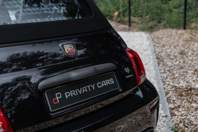 Carrosserie – ABARTH – 695C Turismo – 2023 – Noir Scorpione – 12 900 km – 165 ch – 4 cyclindres en ligne turbo – Transmission : Manuelle – Origine France – Privaty Cars – Rachat cash de voitures de sport d’occasion proche de Bordeaux