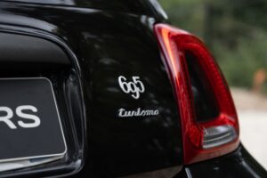 Carrosserie – ABARTH – 695C Turismo – 2023 – Noir Scorpione – 12 900 km – 165 ch – 4 cyclindres en ligne turbo – Transmission : Manuelle – Origine France – Privaty Cars – Achat et vente de voitures de luxe d’occasion en Nouvelle-Aquitaine