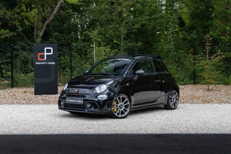 À vendre – ABARTH – 695C Turismo – 2023 – Noir Scorpione – 12 900 km – 165 ch – 4 cyclindres en ligne turbo – Transmission : Manuelle – Photo principale – Origine France – Privaty Cars – Véhicules de sport et de luxe d’occasion en Charente-Maritime