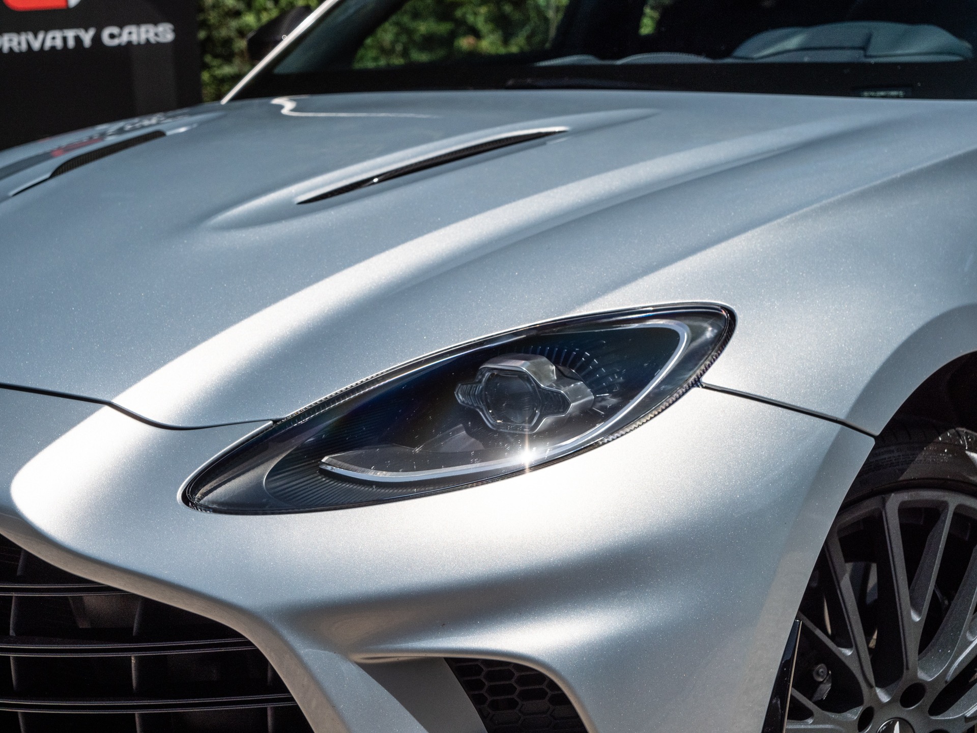 Carrosserie – ASTON MARTIN – DBX 707 – 2024 – Titanium Grey Métallisée – 16 900 km – 707 ch – V8 bi-turbo – Transmission : Automatique – Origine France – Privaty Cars – Spécialiste indépendant Porsche, Ferrari et McLaren proche de Nantes