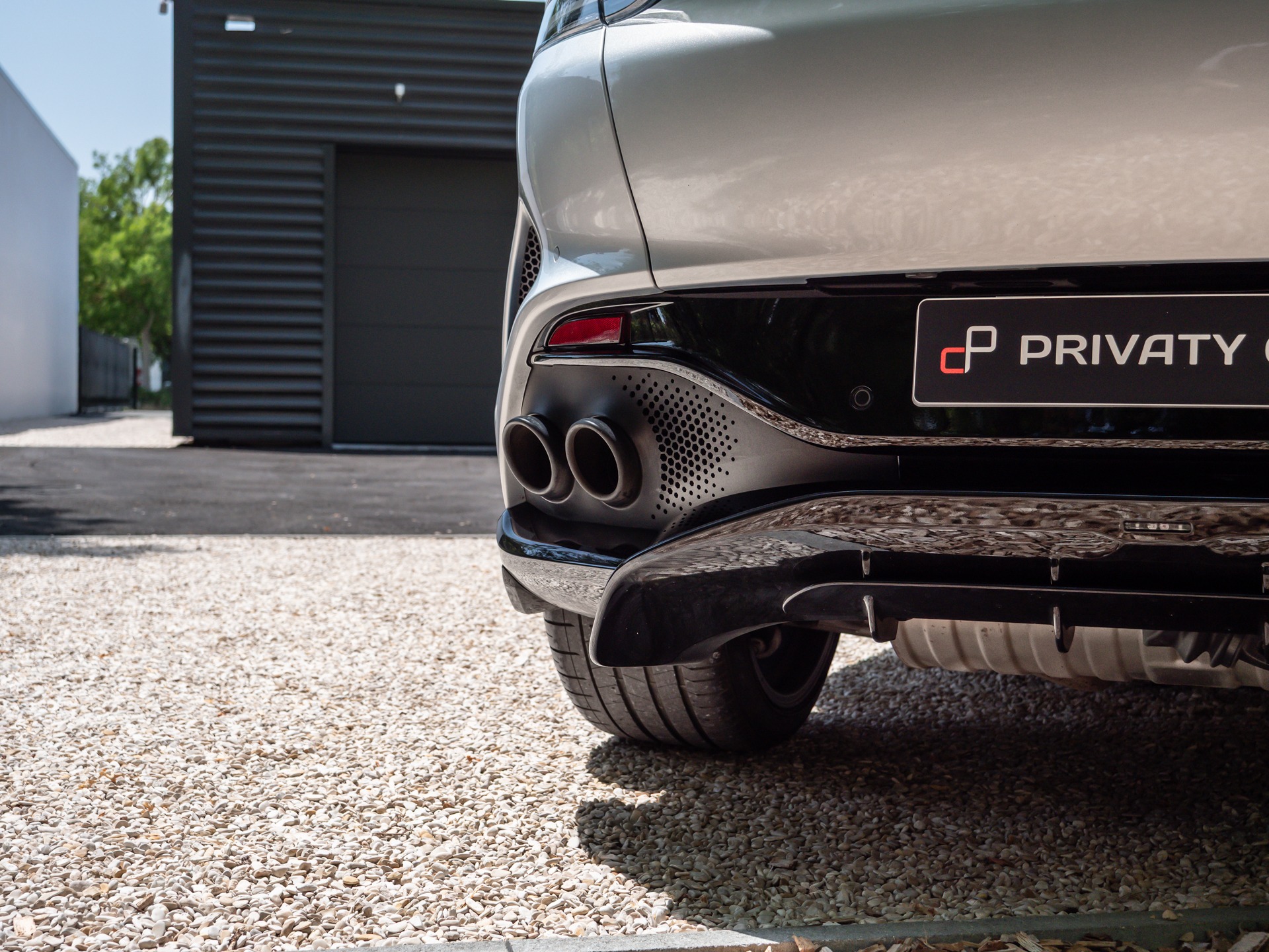 Moteur – ASTON MARTIN – DBX 707 – 2024 – Titanium Grey Métallisée – 16 900 km – 707 ch – V8 bi-turbo – Transmission : Automatique – Origine France – Privaty Cars – Spécialiste des supercars d’occasion près de Niort