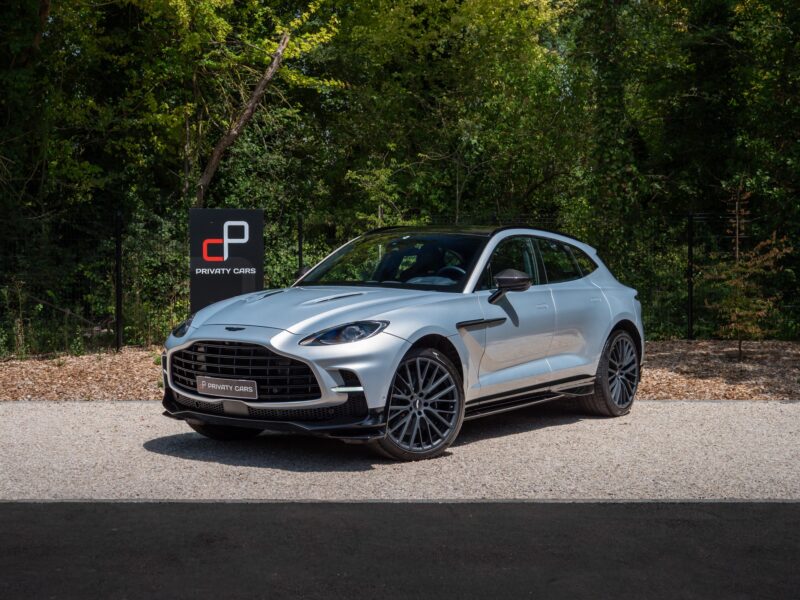 À vendre – ASTON MARTIN – DBX 707 – 2024 – Titanium Grey Métallisée – 16 900 km – 707 ch – V8 bi-turbo – Transmission : Automatique – Photo principale – Origine France – Privaty Cars – Expert des voitures de prestige d’occasion proche de Nantes