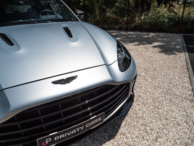 À vendre – ASTON MARTIN – DBX 707 – 2024 – Titanium Grey Métallisée – 16 900 km – 707 ch – V8 bi-turbo – Transmission : Automatique – Vue principale – Origine France – Privaty Cars – Vente de véhicules d’investissement et de collection proche de Nantes