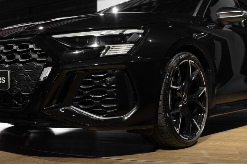 Carrosserie – AUDI – RS3 – 2023 – Noir Mythic – 10 900 km – 400 ch – 5 cyclindres turbo – Transmission : Sequentielle – Origine France – Privaty Cars – Courtage automobile pour véhicules exclusifs proche de Bordeaux