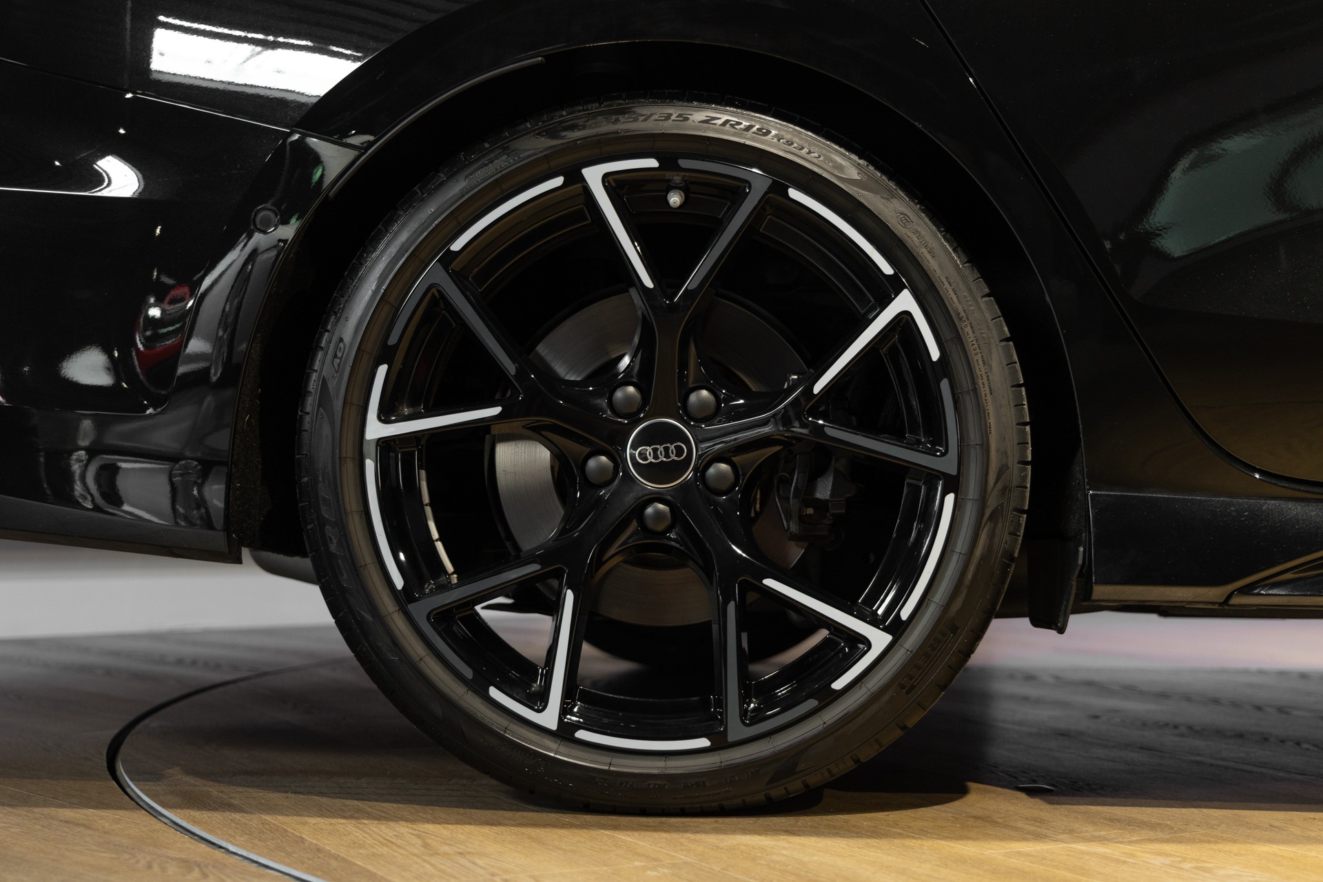 Jantes – AUDI – RS3 – 2023 – Noir Mythic – 10 900 km – 400 ch – 5 cyclindres turbo – Transmission : Sequentielle – Origine France – Privaty Cars – Reprise de voitures de sport et collection à La Rochelle