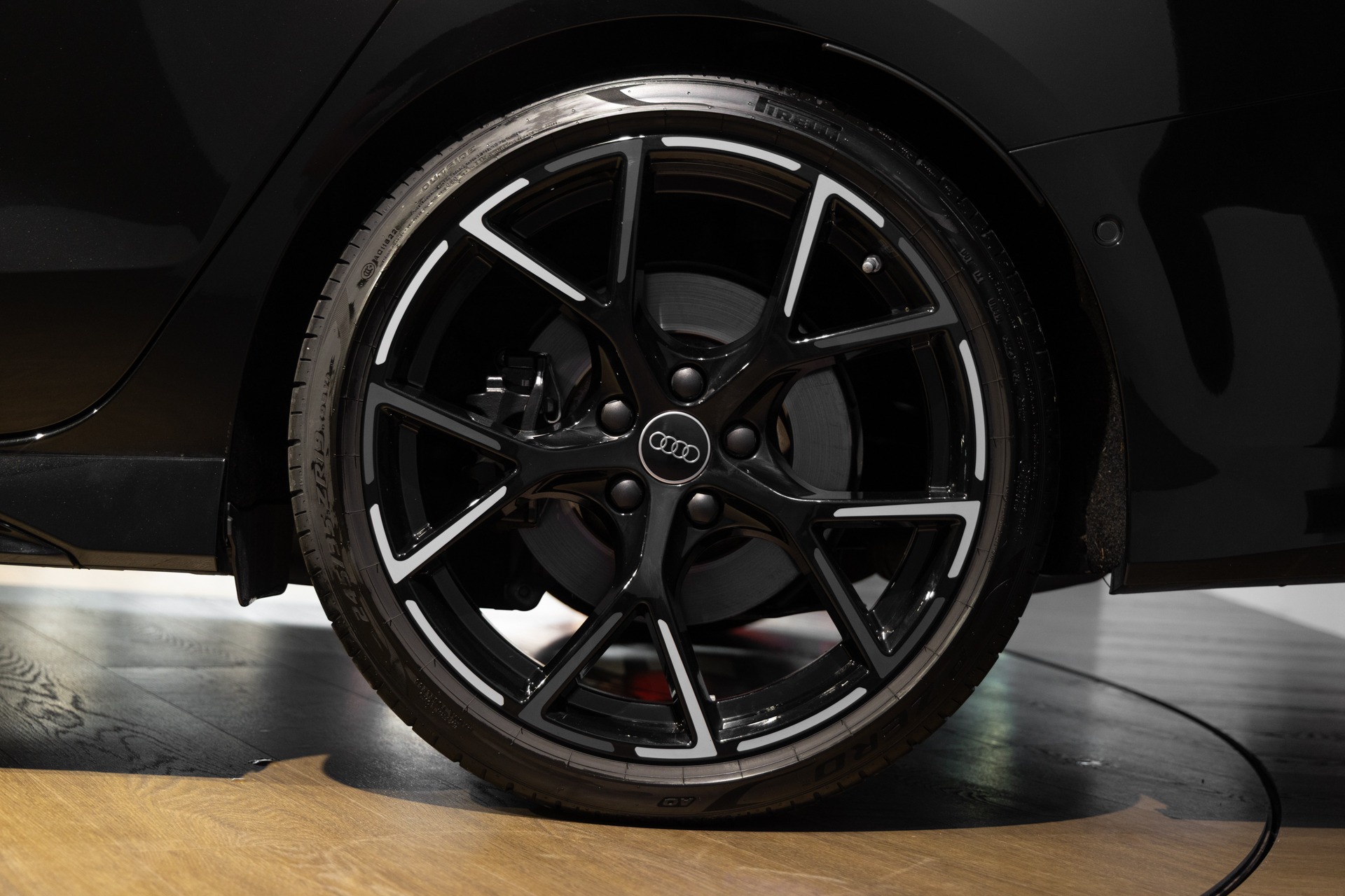 Jantes – AUDI – RS3 – 2023 – Noir Mythic – 10 900 km – 400 ch – 5 cyclindres turbo – Transmission : Sequentielle – Origine France – Privaty Cars – Dépôt-vente de voitures de sport et véhicules d’exception en Charente-Maritime