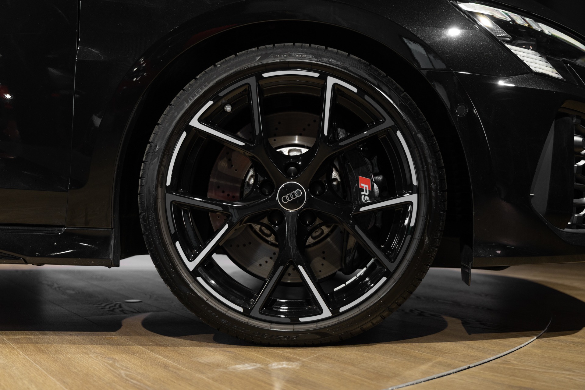 Jantes – AUDI – RS3 – 2023 – Noir Mythic – 10 900 km – 400 ch – 5 cyclindres turbo – Transmission : Sequentielle – Origine France – Privaty Cars – Achat et vente de véhicules AUDI d’occasion proche de Nantes