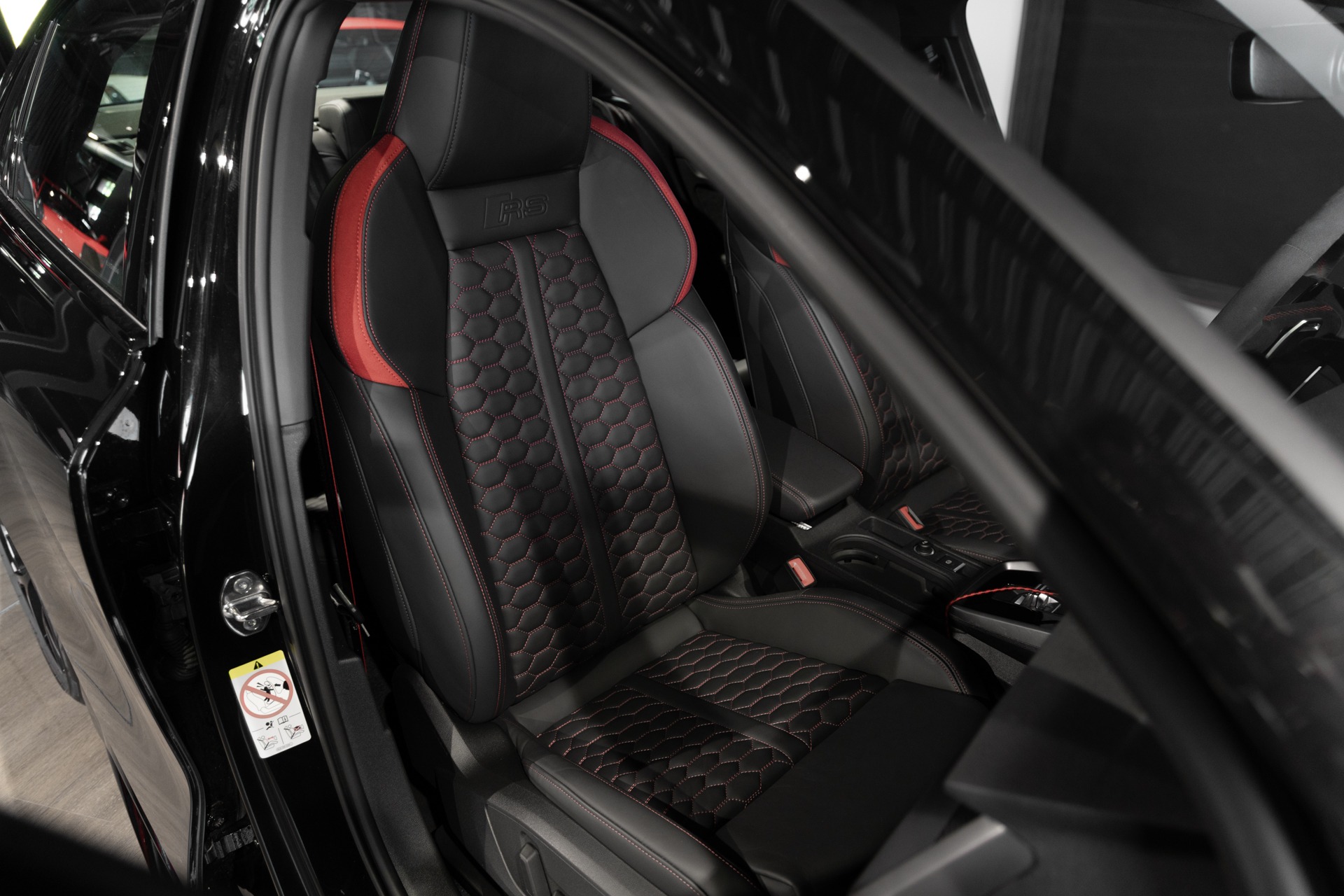 Sièges – AUDI – RS3 – 2023 – Noir Mythic – 10 900 km – 400 ch – 5 cyclindres turbo – Transmission : Sequentielle – Origine France – Privaty Cars – Vente de voitures de prestige d’occasion à La Rochelle
