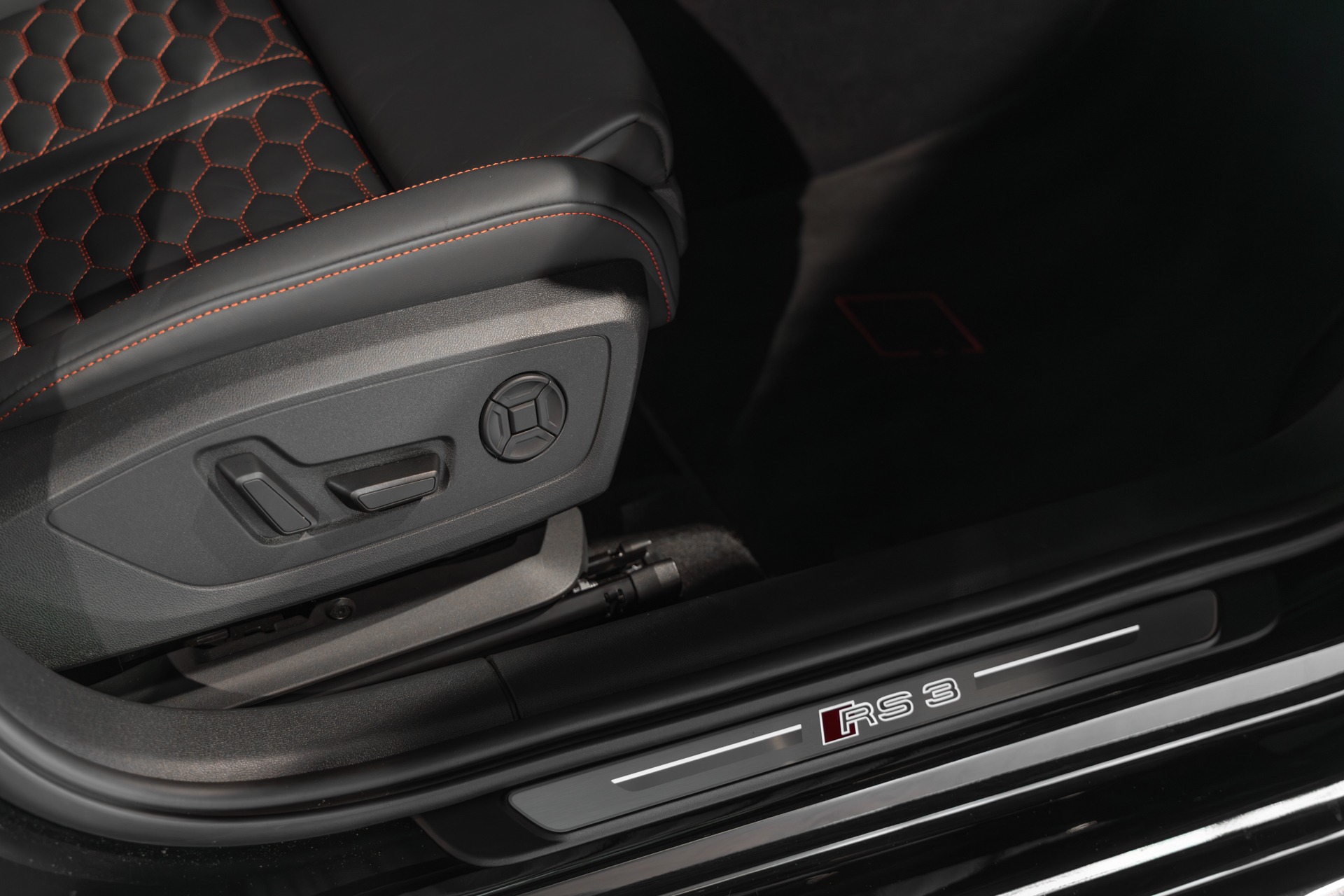 Tableau de bord – AUDI – RS3 – 2023 – Noir Mythic – 10 900 km – 400 ch – 5 cyclindres turbo – Transmission : Sequentielle – Origine France – Privaty Cars – Rachat de Porsche et Ferrari d’occasion à 2 heures de Paris en TGV