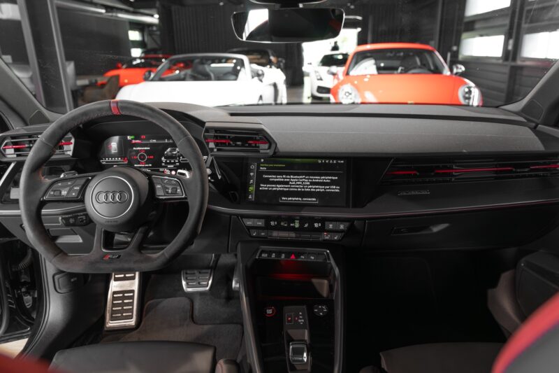 Tableau de bord – AUDI – RS3 – 2023 – Noir Mythic – 10 900 km – 400 ch – 5 cyclindres turbo – Transmission : Sequentielle – Origine France – Privaty Cars – Spécialiste des voitures de sport d’occasion à 2 heures de Paris en TGV
