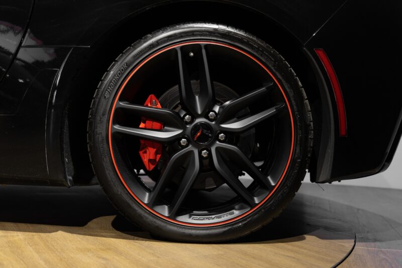 Jantes – CORVETTE – C7 Stingray 3LT – 2016 – Noir – 47 900 km – 466 ch – V8 atmo – Transmission : Sequentielle – Origine allemagne – Privaty Cars – Chasseur de voitures de sport sur mesure en Charente-Maritime