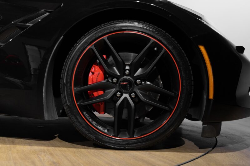 Jantes – CORVETTE – C7 Stingray 3LT – 2016 – Noir – 47 900 km – 466 ch – V8 atmo – Transmission : Sequentielle – Origine allemagne – Privaty Cars – Expert des modèles CORVETTE à La Rochelle