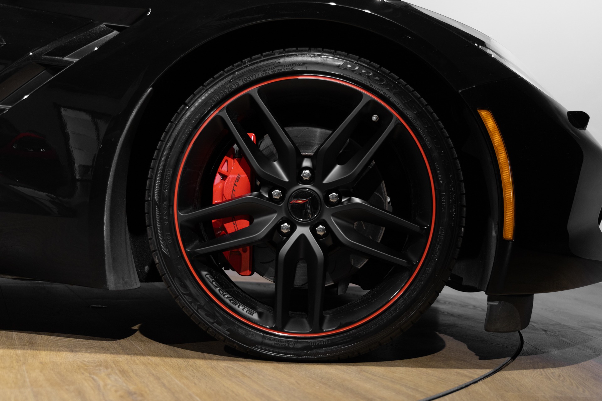Jantes – CORVETTE – C7 Stingray 3LT – 2016 – Noir – 47 900 km – 466 ch – V8 atmo – Transmission : Sequentielle – Origine allemagne – Privaty Cars – Expert des modèles CORVETTE à La Rochelle