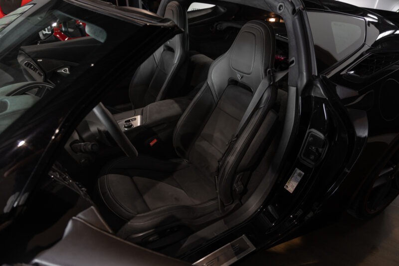 Sièges – CORVETTE – C7 Stingray 3LT – 2016 – Noir – 47 900 km – 466 ch – V8 atmo – Transmission : Sequentielle – Origine allemagne – Privaty Cars – Spécialiste des voitures de luxe d’occasion à 2 heures de Paris en TGV