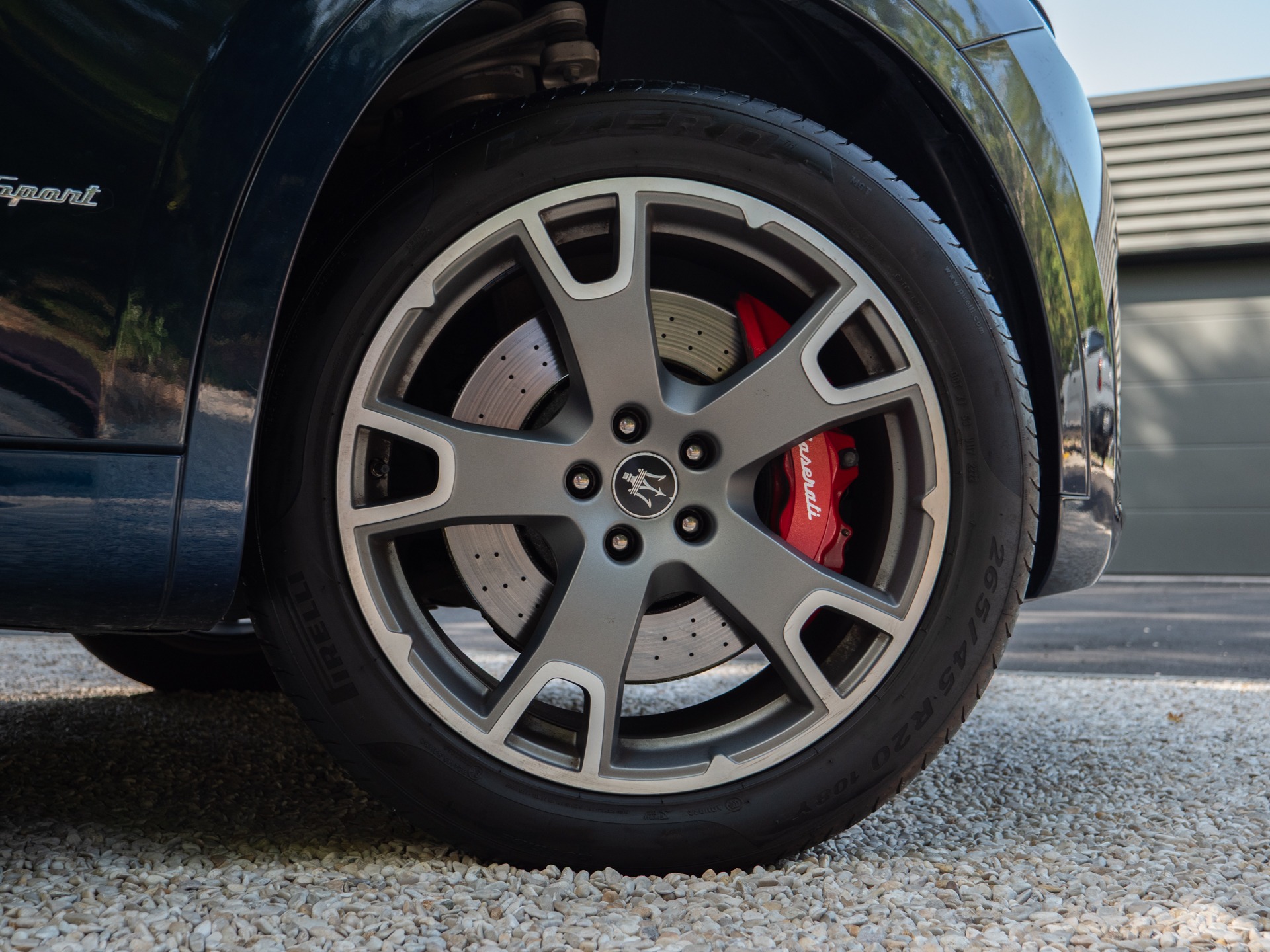 Jantes – MASERATI – Levante GranSport Q4 – 2020 – Blue Nobile ( tri-couche ) – 56 300 km – 350 ch – V6 bi-turbo – Transmission : Automatique – Origine France – Privaty Cars – Véhicules de sport et de luxe d’occasion dans l’Ouest de la France