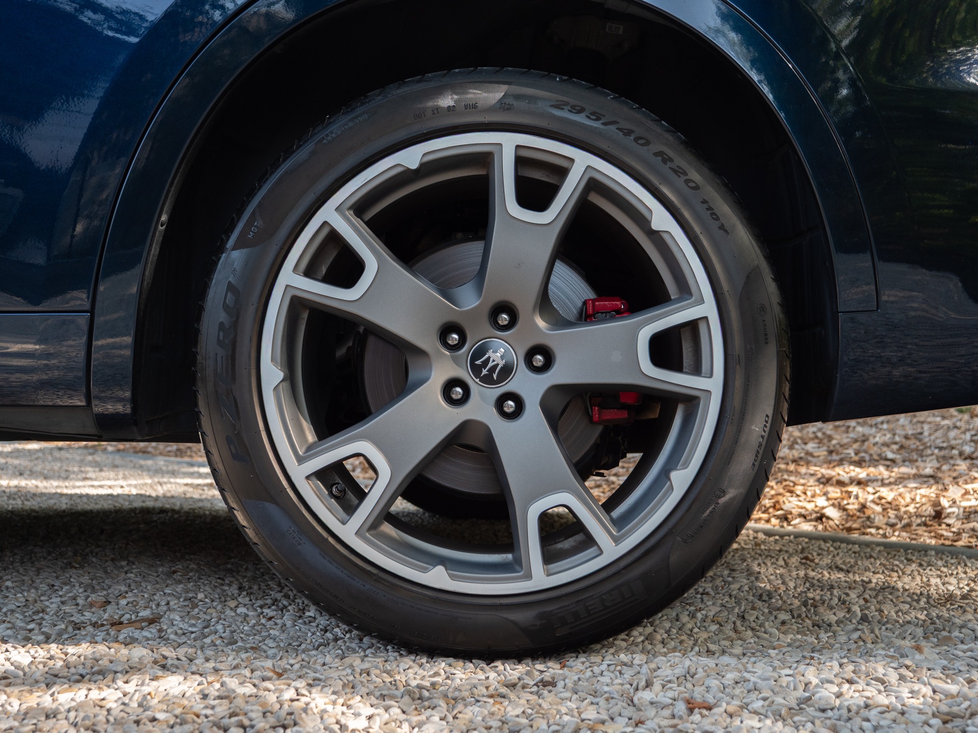 Jantes – MASERATI – Levante GranSport Q4 – 2020 – Blue Nobile ( tri-couche ) – 56 300 km – 350 ch – V6 bi-turbo – Transmission : Automatique – Origine France – Privaty Cars – Rachat express de supercars et hypercars à La Rochelle