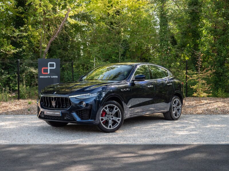 À vendre – MASERATI – Levante GranSport Q4 – 2020 – Blue Nobile ( tri-couche ) – 56 300 km – 350 ch – V6 bi-turbo – Transmission : Automatique – Photo principale – Origine France – Privaty Cars – Spécialiste indépendant Porsche, Ferrari et McLaren proche de Bordeaux
