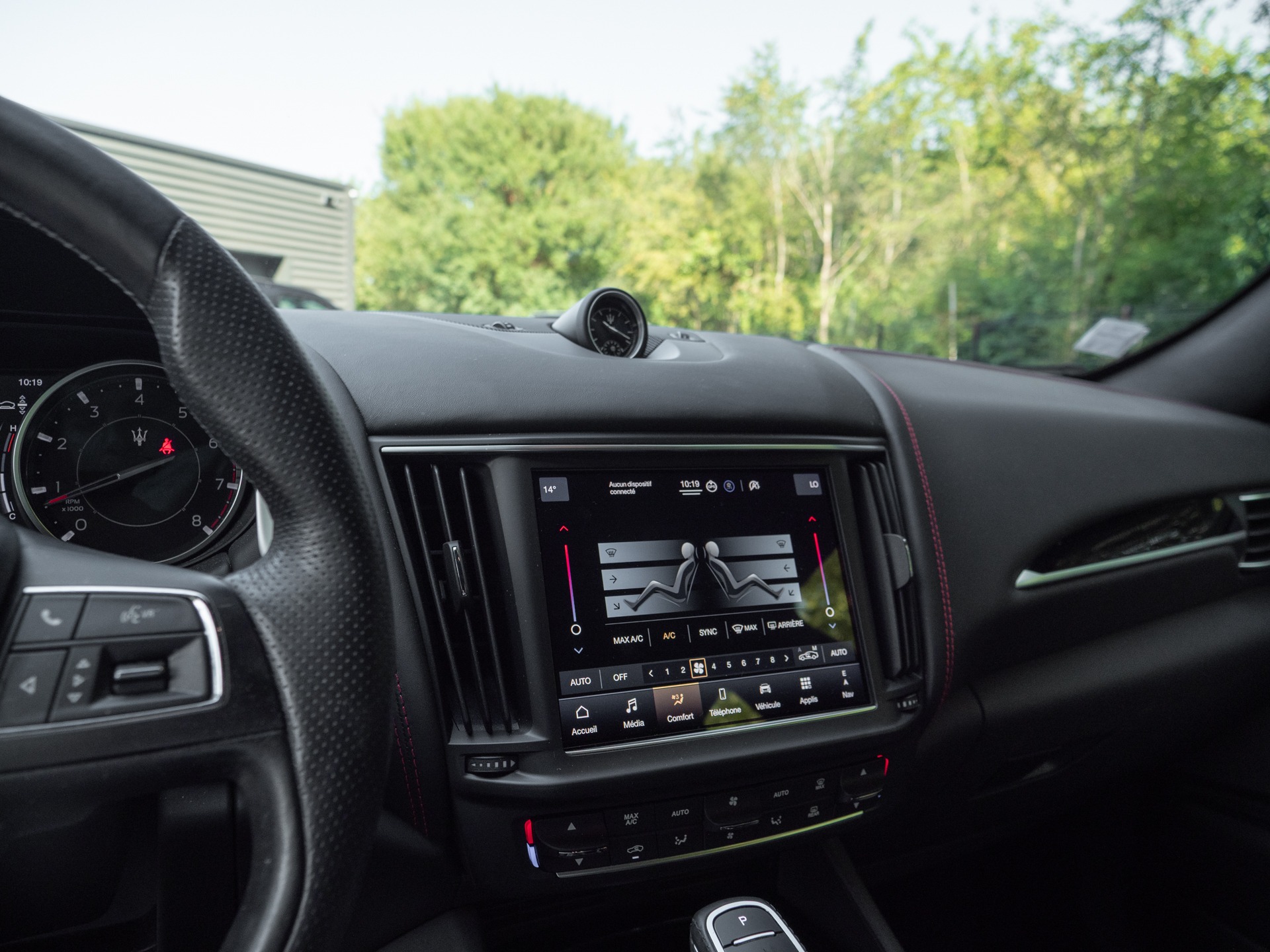 Tableau de bord – MASERATI – Levante GranSport Q4 – 2020 – Blue Nobile ( tri-couche ) – 56 300 km – 350 ch – V6 bi-turbo – Transmission : Automatique – Origine France – Privaty Cars – Recherche personnalisée de voitures de sport d’occasion proche de Bordeaux