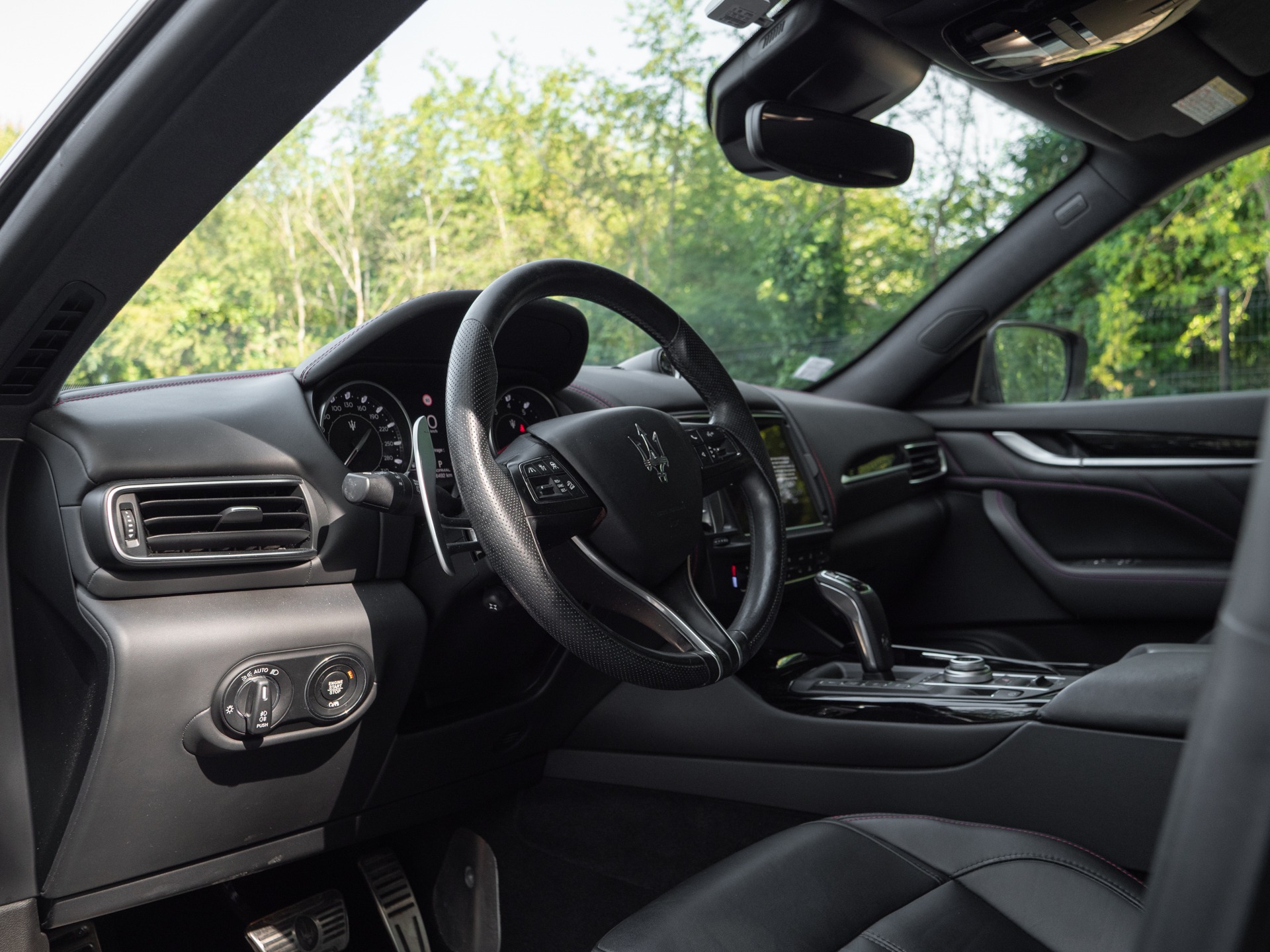 Tableau de bord – MASERATI – Levante GranSport Q4 – 2020 – Blue Nobile ( tri-couche ) – 56 300 km – 350 ch – V6 bi-turbo – Transmission : Automatique – Origine France – Privaty Cars – Rachat cash de voitures MASERATI près de Niort