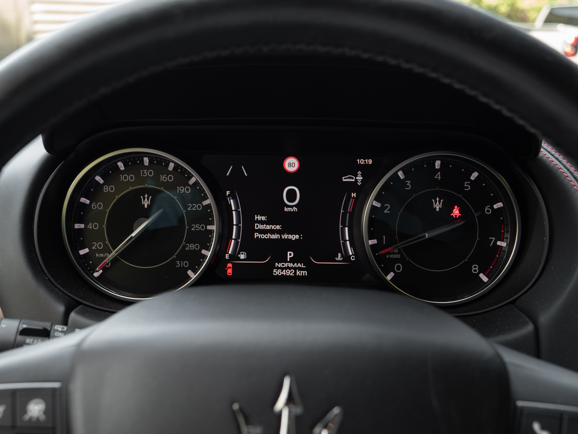 Tableau de bord avec compteurs numériques – MASERATI – Levante GranSport Q4 – 2020 – Blue Nobile ( tri-couche ) – 56 300 km – 350 ch – V6 bi-turbo – Transmission : Automatique – Origine France – Privaty Cars – Achat et vente de supercars d’occasion en Nouvelle-Aquitaine