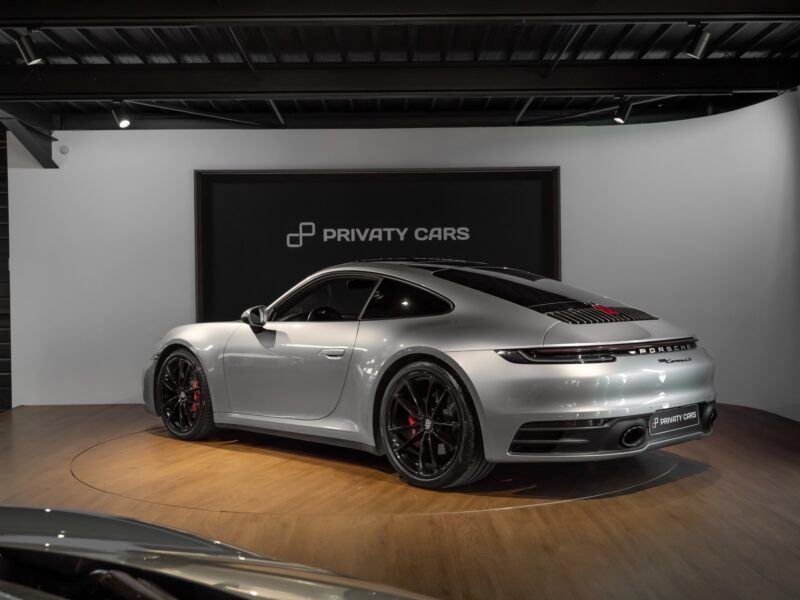Vue arrière avec jantes noires – PORSCHE – 911 991.1 CARRERA 4S – 2019 – Gris Argent GT – 69 500 km – 450 ch – Flat 6 Atmo – Transmission : Automatique – Origine Allemagne – Privaty Cars – Sélection de véhicules PORSCHE disponibles près de Niort