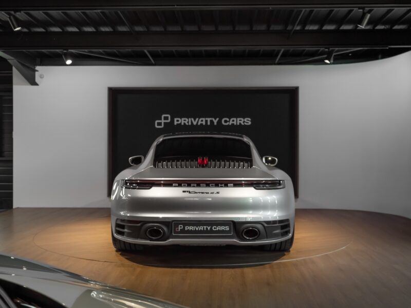 Vue arrière avec feux LED – PORSCHE – 911 991.1 CARRERA 4S – 2019 – Gris Argent GT – 69 500 km – 450 ch – Flat 6 Atmo – Transmission : Automatique – Origine Allemagne – Privaty Cars – Vente de supercars d’occasion près de Niort