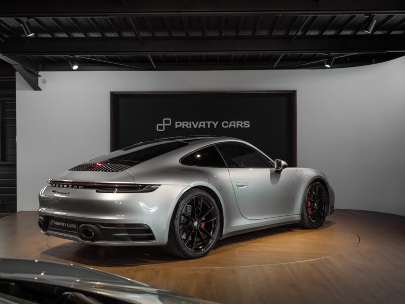 Vue arrière avec feux LED – PORSCHE – 911 991.1 CARRERA 4S – 2019 – Gris Argent GT – 69 500 km – 450 ch – Flat 6 Atmo – Transmission : Automatique – Origine Allemagne – Privaty Cars – Dépôt-vente de véhicules PORSCHE dans l’Ouest de la France