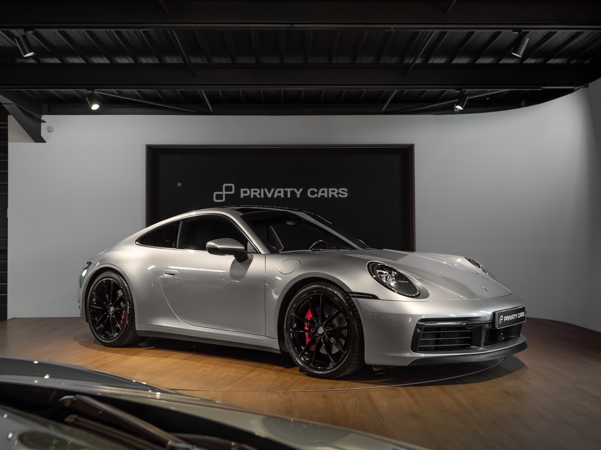 Vue latérale avec jantes noires – PORSCHE – 911 991.1 CARRERA 4S – 2019 – Gris Argent GT – 69 500 km – 450 ch – Flat 6 Atmo – Transmission : Automatique – Origine Allemagne – Privaty Cars – Recherche personnalisée de modèles PORSCHE proche de Bordeaux