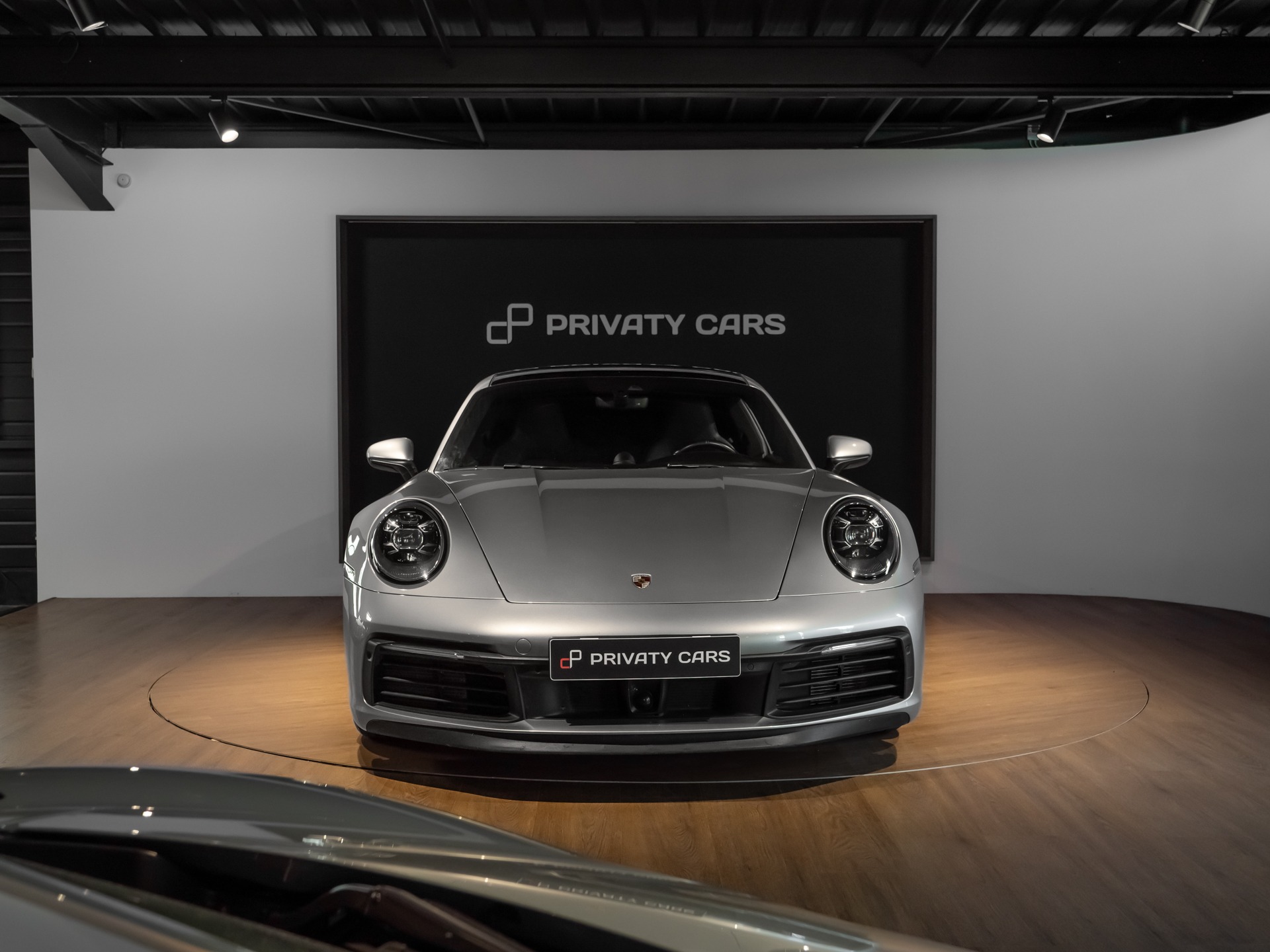 Vue avant avec phares ronds – PORSCHE – 911 991.1 CARRERA 4S – 2019 – Gris Argent GT – 69 500 km – 450 ch – Flat 6 Atmo – Transmission : Automatique – Origine Allemagne – Privaty Cars – Courtage automobile PORSCHE en Charente-Maritime