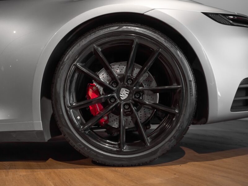 Jantes avec étriers rouges – PORSCHE – 911 991.1 CARRERA 4S – 2019 – Gris Argent GT – 69 500 km – 450 ch – Flat 6 Atmo – Transmission : Automatique – Origine Allemagne – Privaty Cars – Rachat cash de voitures de sport d’occasion en Nouvelle-Aquitaine