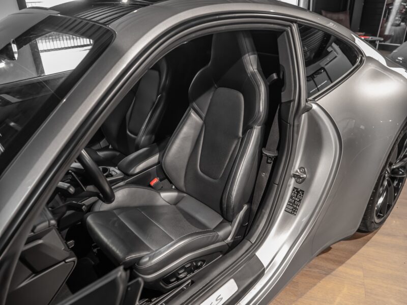 Sièges baquets en cuir – PORSCHE – 911 991.1 CARRERA 4S – 2019 – Gris Argent GT – 69 500 km – 450 ch – Flat 6 Atmo – Transmission : Automatique – Origine Allemagne – Privaty Cars – Rachat cash de voitures PORSCHE proche de Nantes