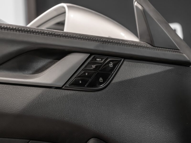 Commandes de réglage des sièges – PORSCHE – 911 991.1 CARRERA 4S – 2019 – Gris Argent GT – 69 500 km – 450 ch – Flat 6 Atmo – Transmission : Automatique – Origine Allemagne – Privaty Cars – Négoce de véhicules GT et sportives d’exception à La Rochelle