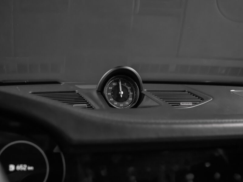 Compteur de vitesse central – PORSCHE – 911 991.1 CARRERA 4S – 2019 – Gris Argent GT – 69 500 km – 450 ch – Flat 6 Atmo – Transmission : Automatique – Origine Allemagne – Privaty Cars – Conciergerie automobile pour véhicules de sport près de Niort