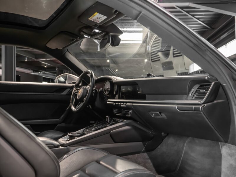 Tableau de bord – PORSCHE – 911 991.1 CARRERA 4S – 2019 – Gris Argent GT – 69 500 km – 450 ch – Flat 6 Atmo – Transmission : Automatique – Origine Allemagne – Privaty Cars – Intermédiaire de confiance vente voiture sport dans l’Ouest de la France